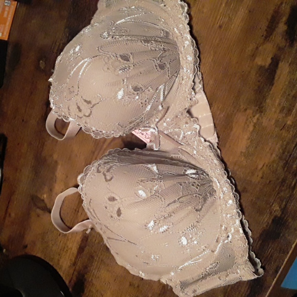 NWOT Sexy  36D Creamy Brown Rene Rofe Gorgeous Padded underwire Push Up Bra.